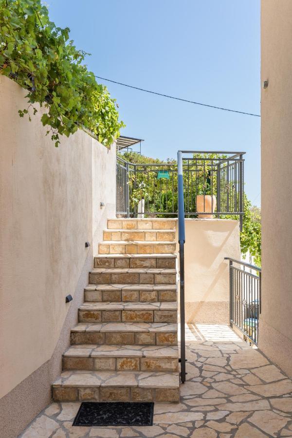 Luxurious Apartments Bona Fide Mimice Exterior photo